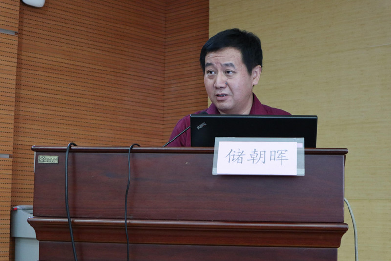 4儲朝暉老師作報告_副本.jpg