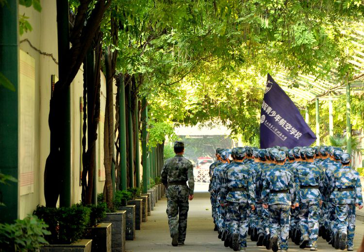 走過綠色長廊，走出校園.png