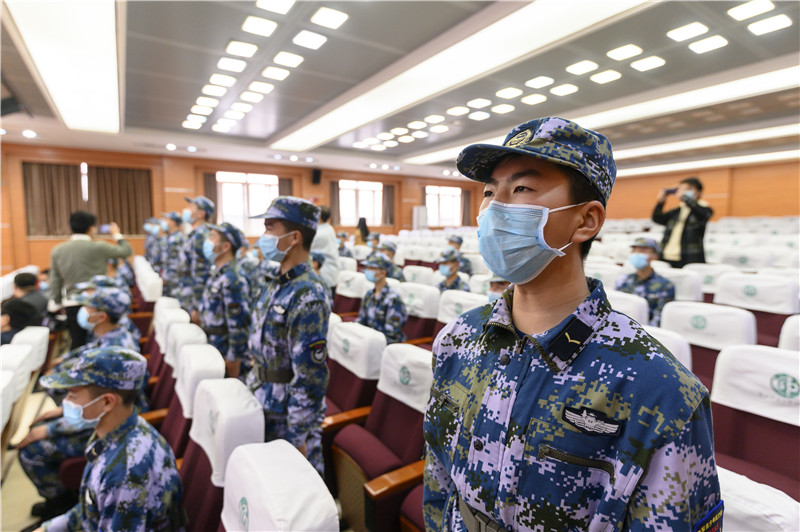 12海航學子獻祝福.jpg
