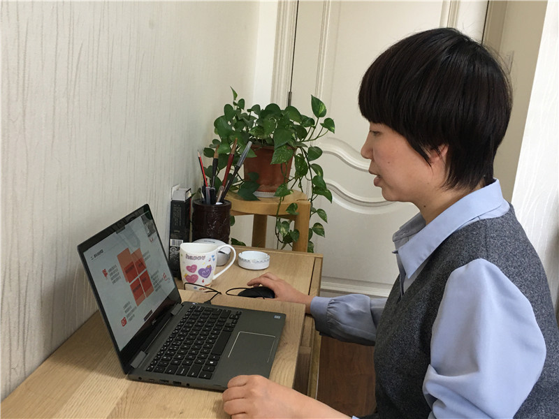 陜西師大幼兒園保教部主任陳娟做報(bào)告.jpg