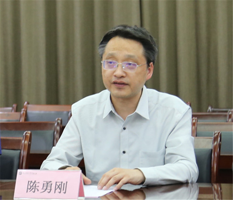 我校黨委書(shū)記陳勇剛發(fā)言.jpg