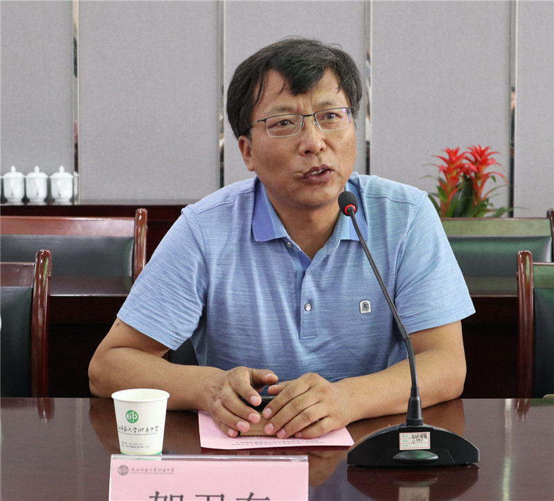 7陜西師大文學院課程與教學論教研室主任賀衛東進行點評_副本.jpg