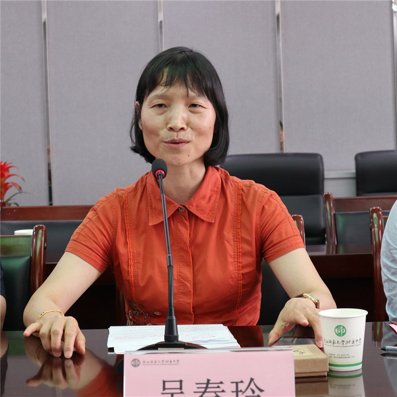 工作坊實踐導師吳春玲對省級專項課題的研究情況進行總結_副本.jpg