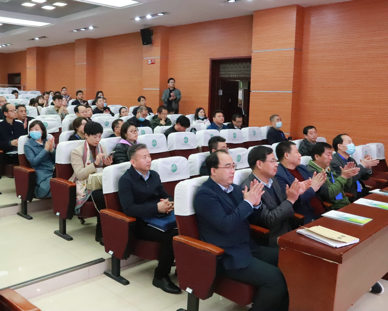 4陜西師大附中副校長馮軍陪同交流活動.jpg