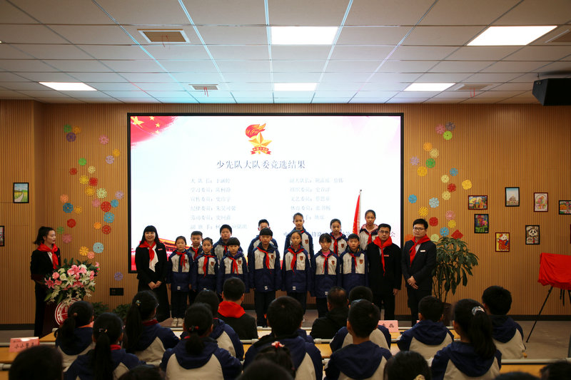 5.灃西新城第二學校第一屆大隊委合影.jpg