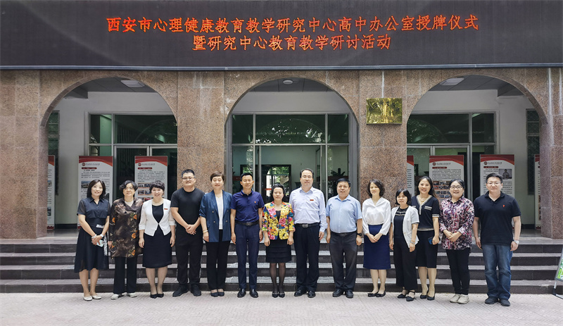 與會領導合影留念.jpg