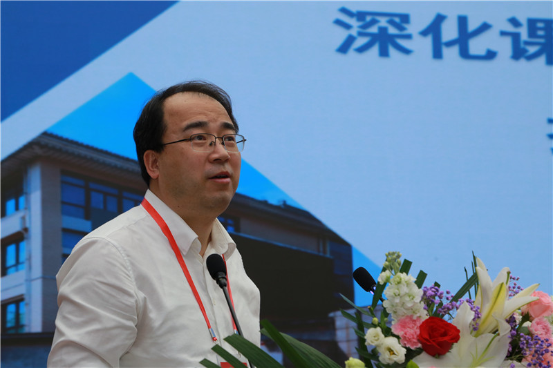 黨委書記、校長馮軍講話.jpg