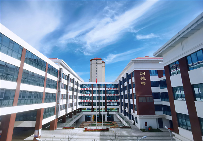 陸港初級中學.jpg