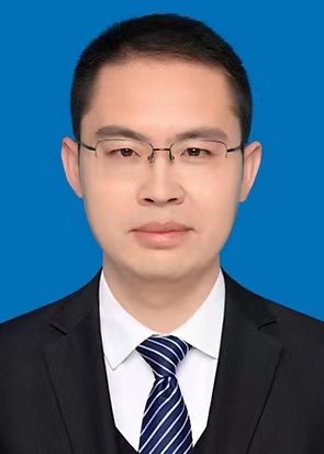 鄭勇校長證件照（藍底）.jpg