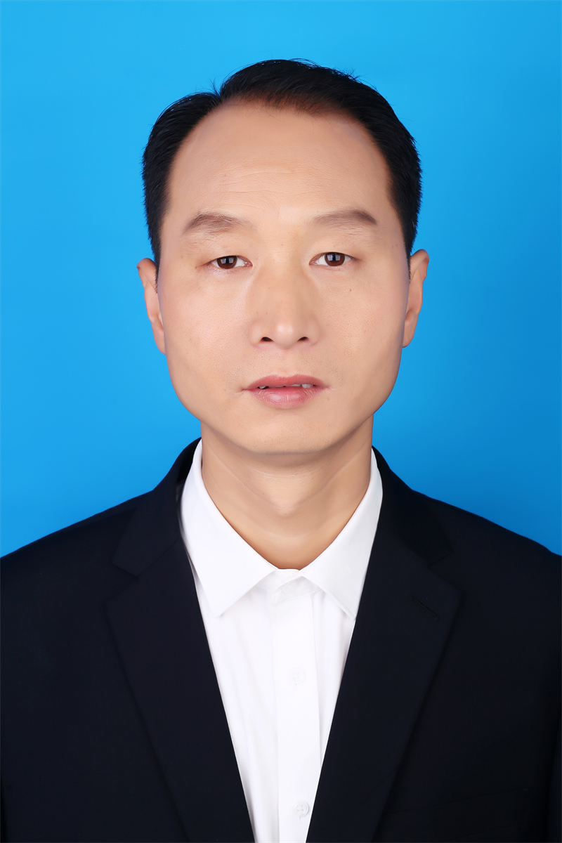 王帆校長證件照.jpg