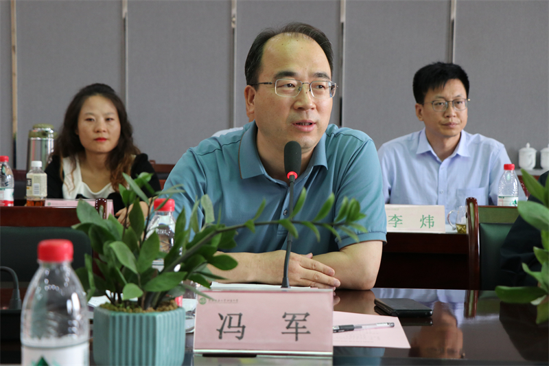 7 校長馮軍講話.jpg